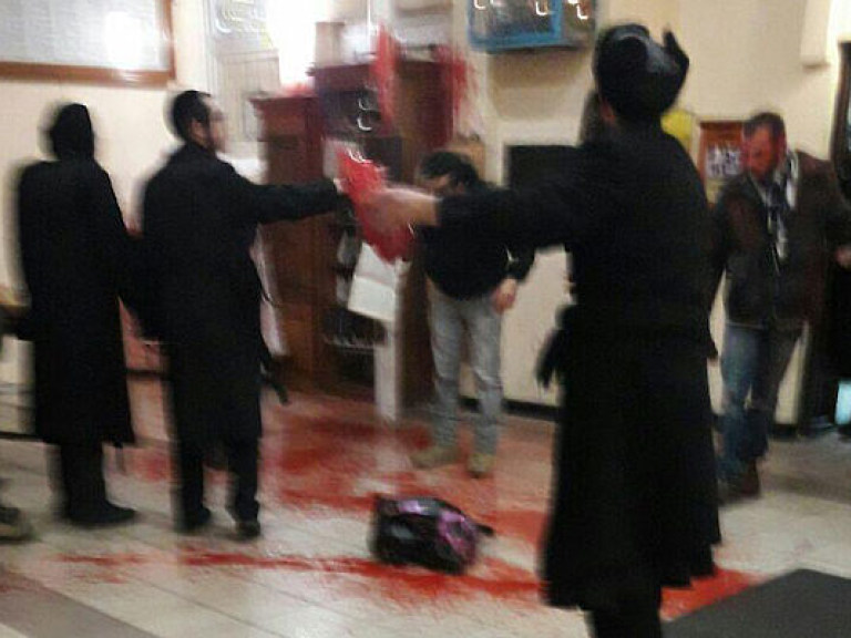 В Умани в синагоге устроили погром (ФОТО)