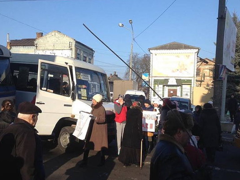 Протестующие перекрыли центральную дорогу Ровно (ФОТО)