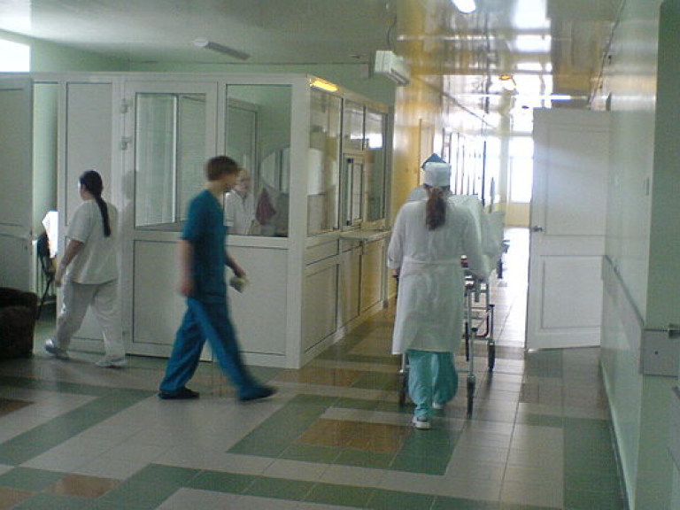 Во Львове девушка выбросилась из окна госпиталя
