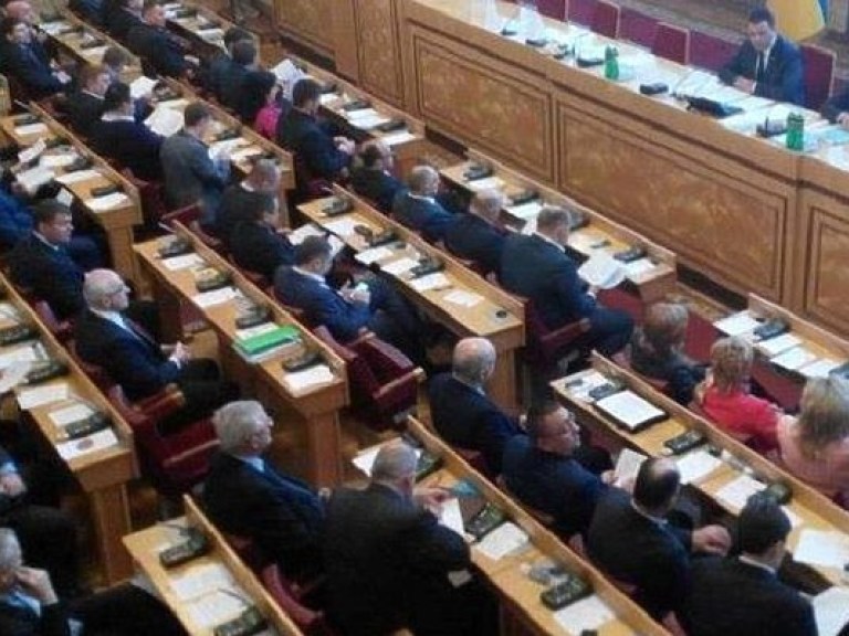 Закарпатский облсовет проголосовал за автономные отношения с Полтавой и Ивано-Франковском
