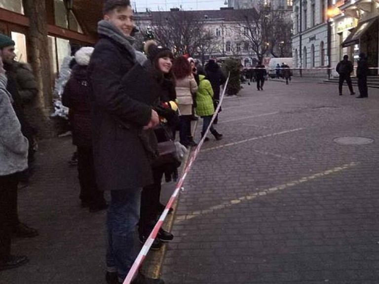 Во Львове сообщили о бомбах в торговых центрах, началась эвакуация людей (ФОТО)