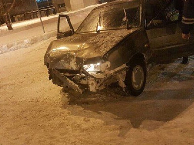 В Казани пьяный лихач за рулем ВАЗа протаранил терминал аэропорта (ВИДЕО)
