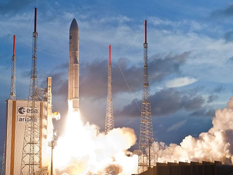 Ракета Ariane-5 вывела на орбиту два спутника