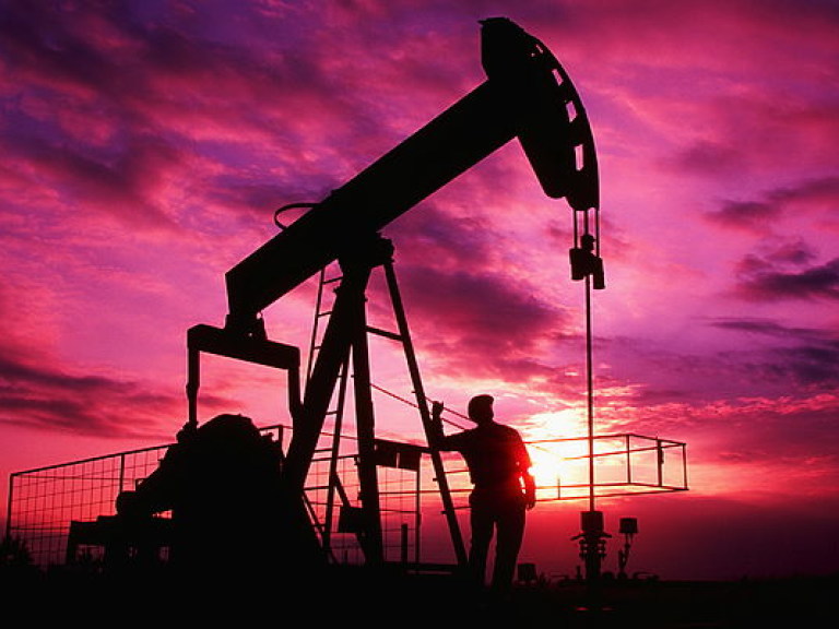Цена нефти Brent поднялась выше 55 долларов за баррель