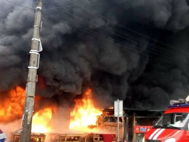 В Киеве возле метро «Лесная» на месте пожара спасатели обнаружили труп – ГСЧС (ФОТО)