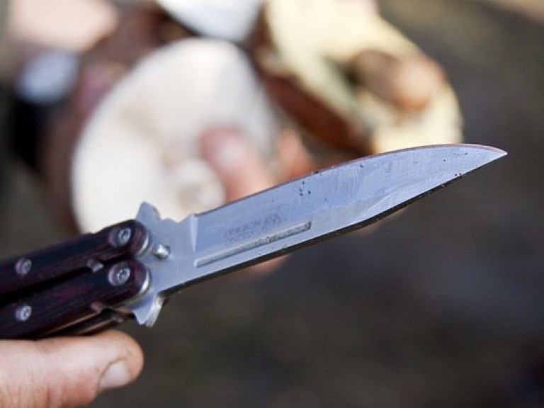 Мужчина в Ивано-Франковске бросался на людей с ножом
