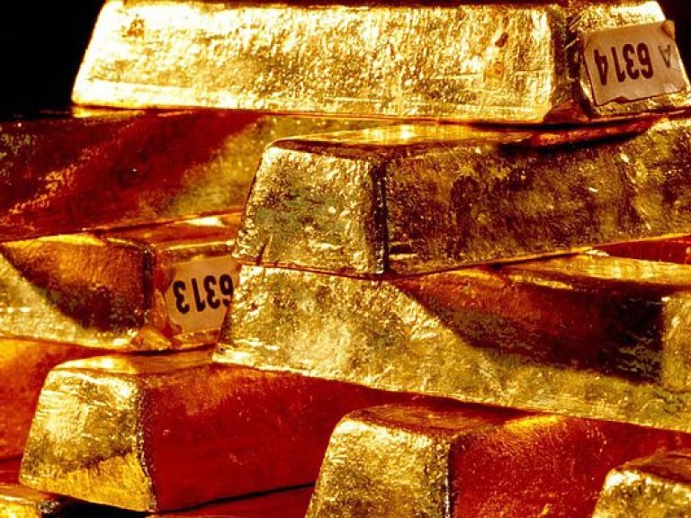 В мире из-за дефицита взлетают цены на золото
