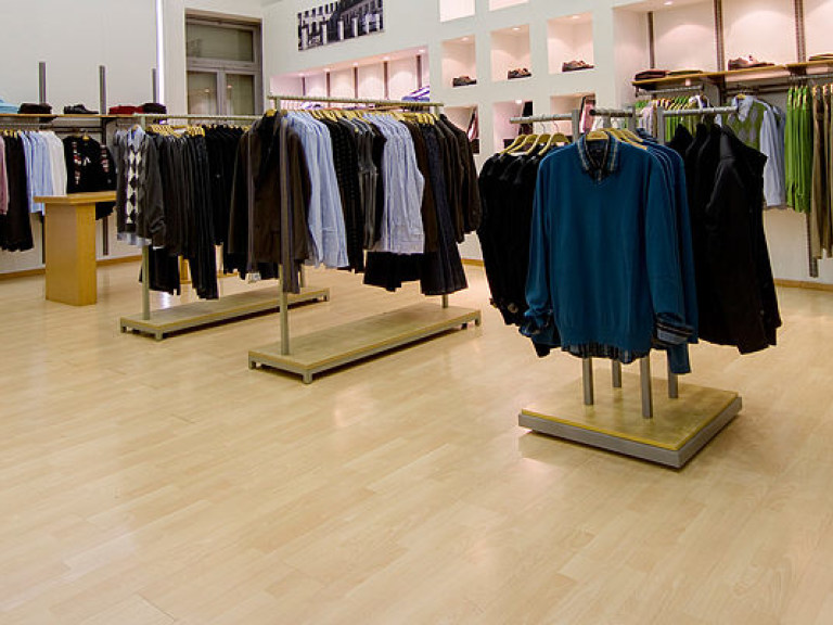 В украинских магазинах одежды реальной скидки выше 40% не встретишь  &#8212; эксперт