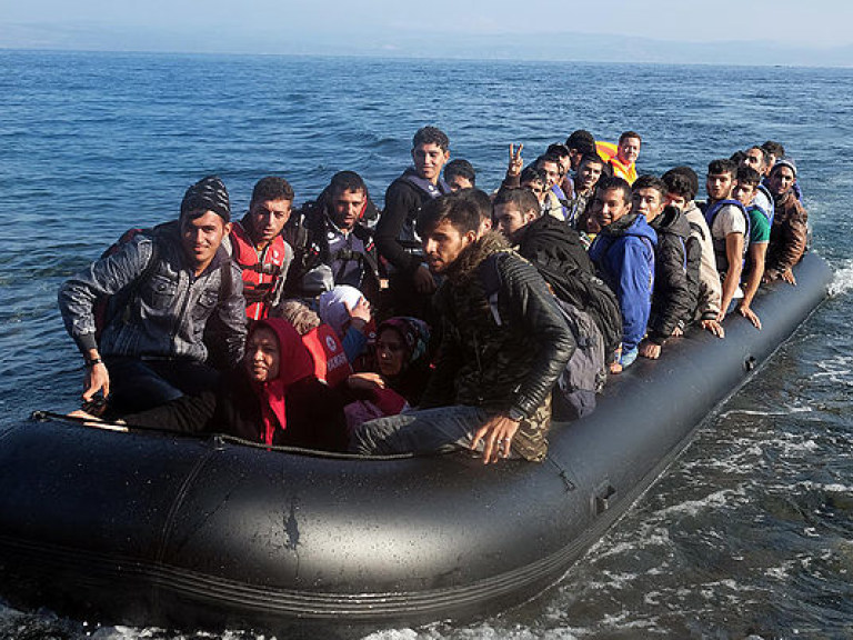 У берегов Ливии спасены 900 мигрантов