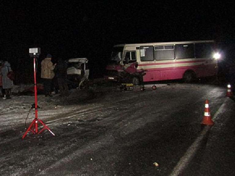 В Хмельницкой области в результате ДТП два человека погибли, пятеро травмированы  (ФОТО)