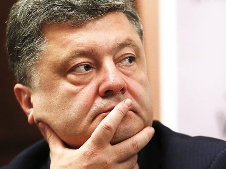 Порошенко подписал законы, ограничивающие ввоз иностранных самолетов