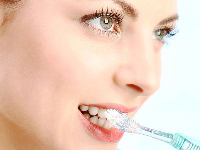 Долго чистить зубы вредно — стоматологи