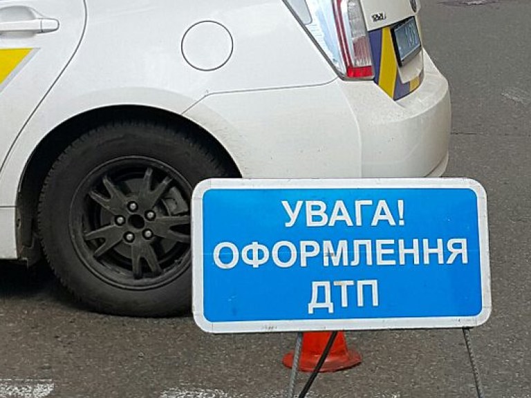 В Кропивницком автомобиль врезался в дерево