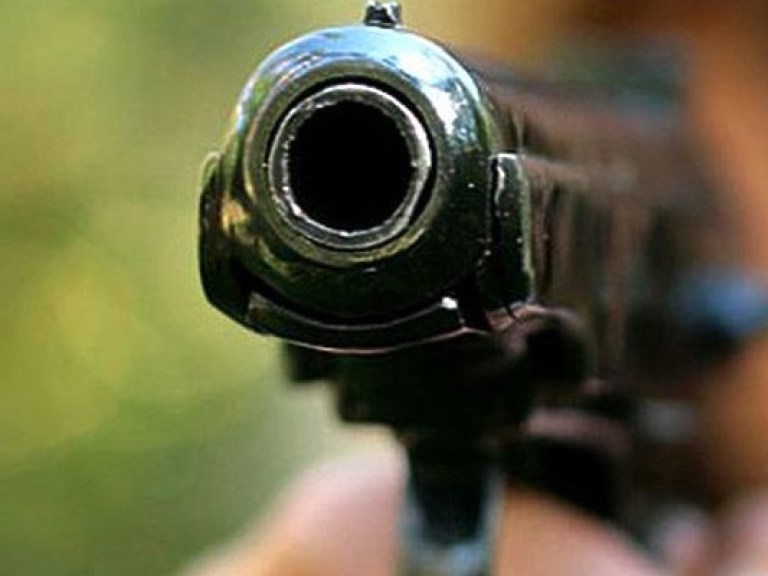 В Запорожье трое подростков устроили драку со стрельбой возле школы – полиция