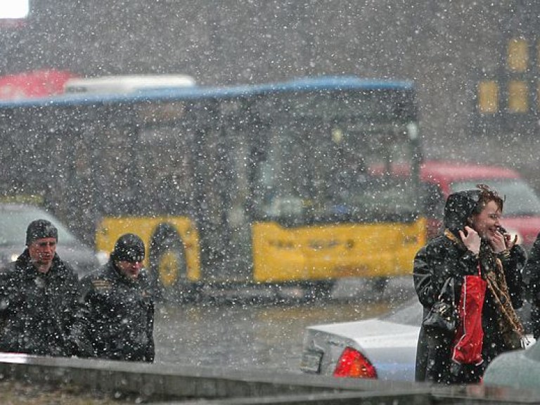 В Киеве из-за ДТП образовалась пробка на Южном мосту (КАРТА)