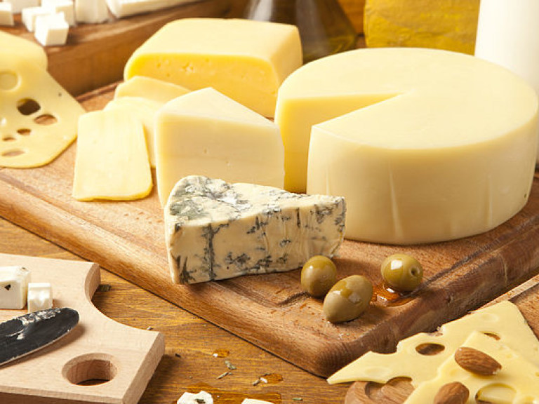 Эксперты: Украинцы съедают по 80 граммов дорогих сыров в год