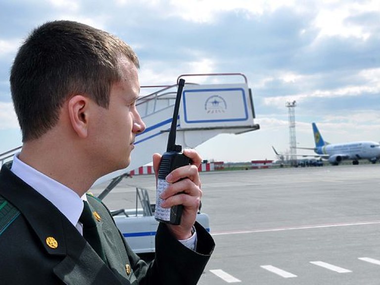 В Волынской области злоумышленники сожгли микроавтобус с контрабандными сигаретами &#8212; ГПСУ