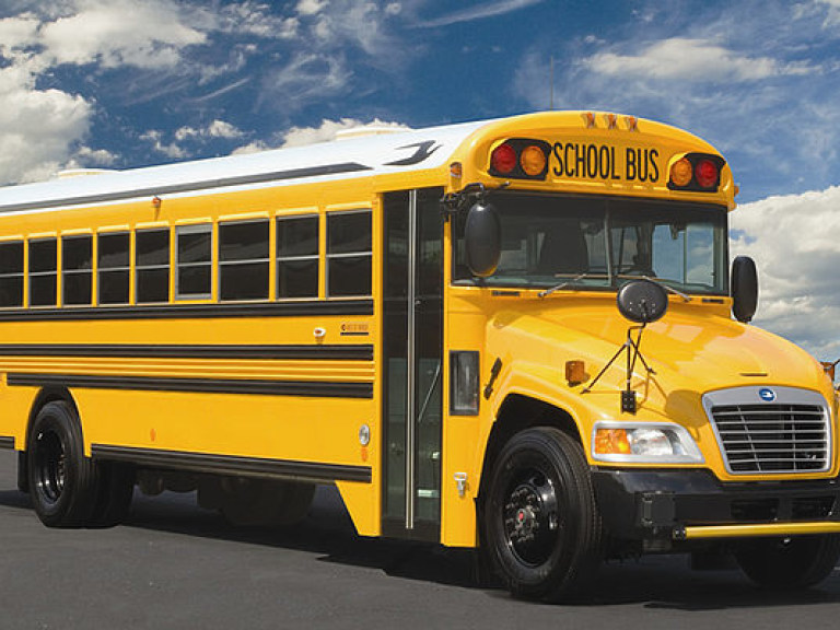 Десять детей пострадали при аварии школьного автобуса в США
