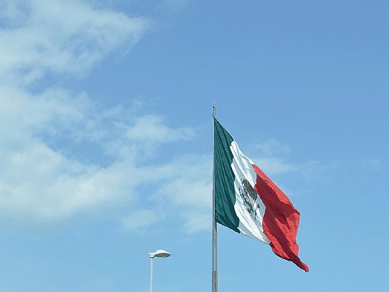 Президент Мексики не намерен платить за стену на границе с США
