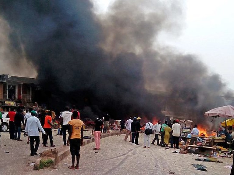 Четыре смертника взорвали себя в нигерийском магазине, погибли 15 человек