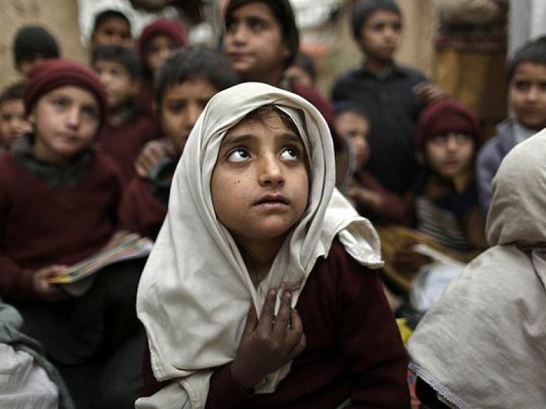 В Пакистане грузовик въехал в школу, пять человек погибли