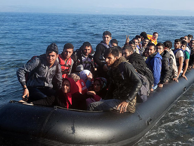 У берегов Ливии перевернулась лодка со 110 людьми, есть жертвы
