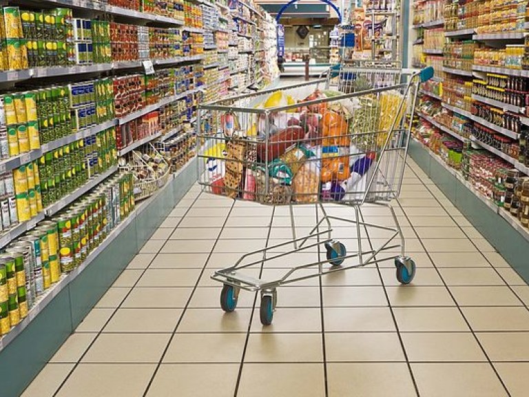 Столичные супермаркеты продают просроченные конфеты вперемежку со свежими