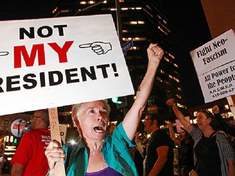 В Вашингтоне митингуют против Трампа (ФОТО)