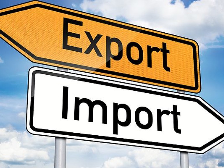 Дефицит внешней торговли товарами в Украине составил 2,3 миллиарда долларов