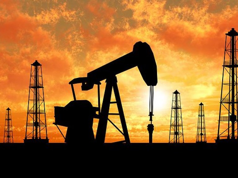 Нефть Brent торугется выше 55 долларов за баррель