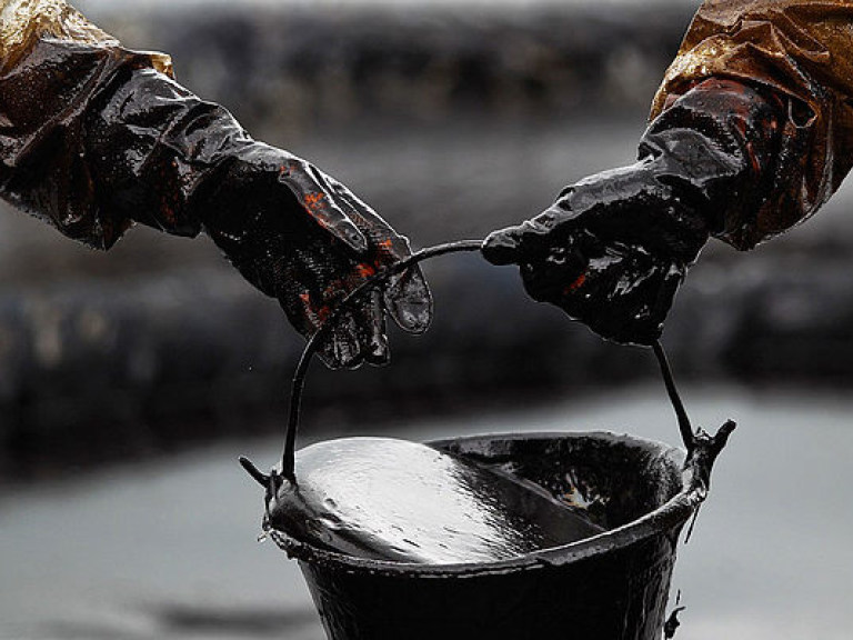 Цена нефти Brent снизилась до 55,58 доллара за баррель