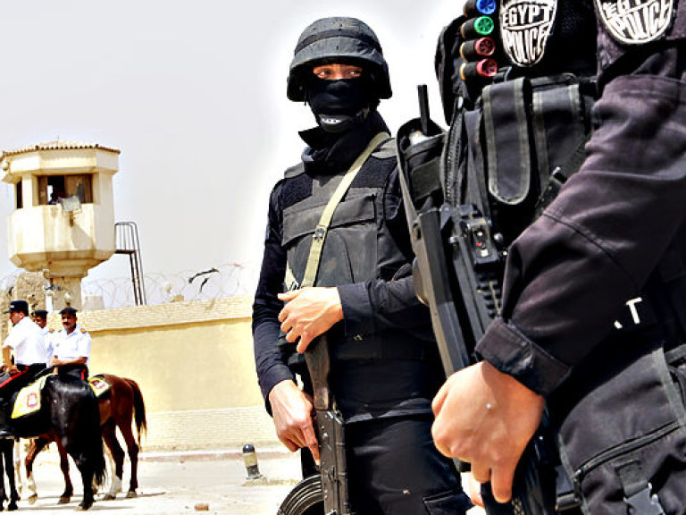 8 полицейских погибли во время перестрелки в Египте
