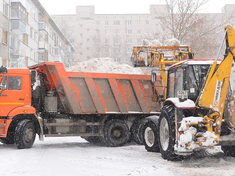 В КГГА рассказали, почему вместе со снегом на столичных дорогах  сошел асфальт