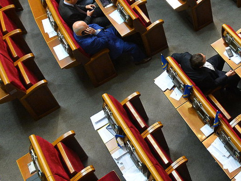 Депутатов приучили к тому, что можно не ходить на заседания парламента &#8212; нардеп