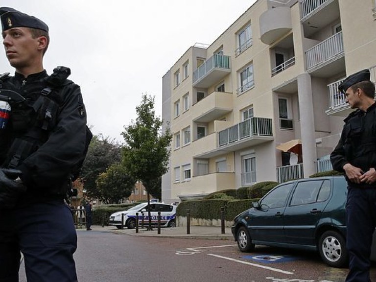 В пригороде Парижа в доме произошел взрыв, есть пострадавшие (ФОТО, ВИДЕО)