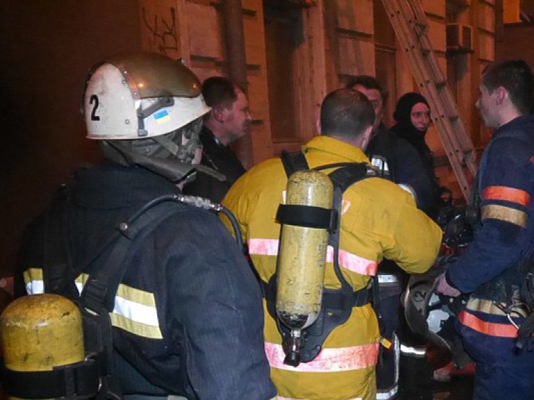 В Киеве спасатели ликвидировали пожар в офисе (ФОТО)