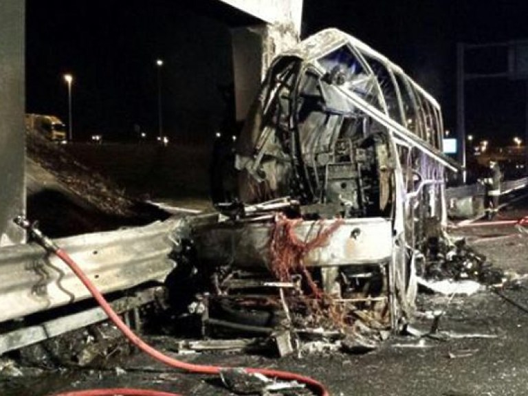 В Италии погибли 16 человек в результате аварии школьного автобуса