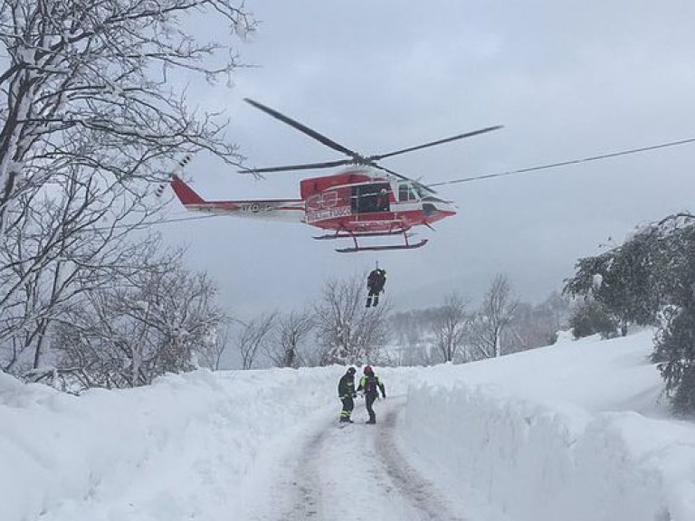 В Италии спасли еще четырех выживших в накрытом лавиной отеле