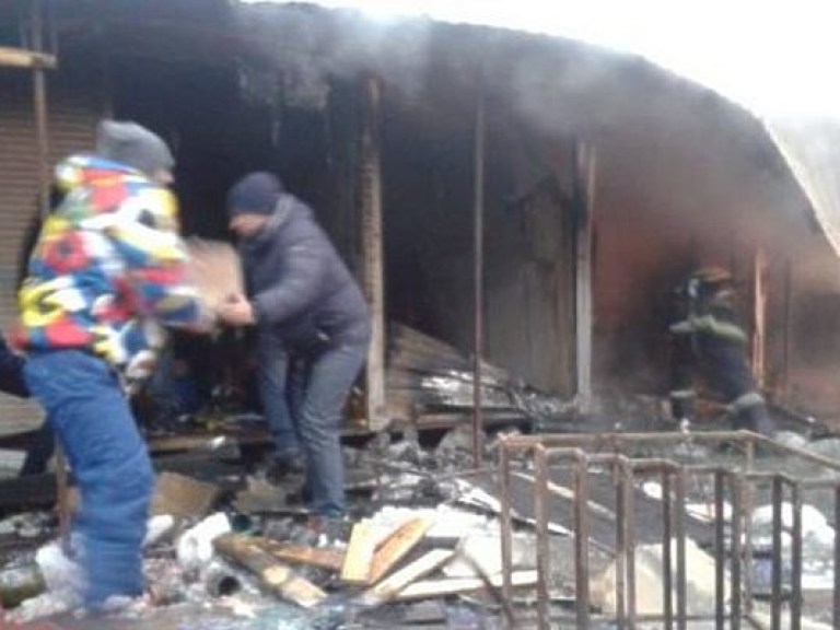 Пожар на Привозе в Одессе: сгорело 10 контейнеров, жертв нет (ФОТО, ВИДЕО)