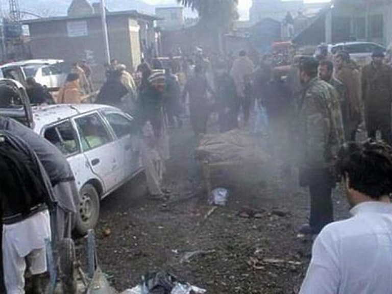 В Пакистане 21 человек погиб в результате взрыва на рынке (ФОТО, ВИДЕО)