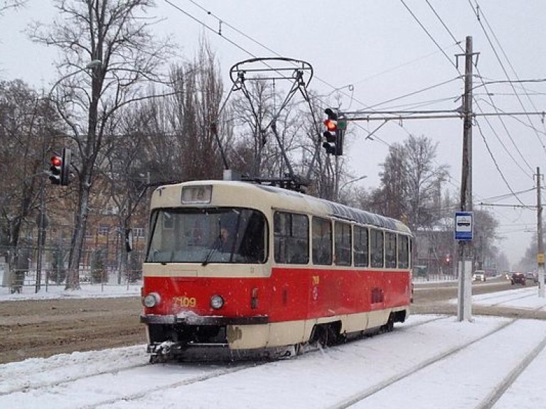 В Одессе трамвай сошел с рельсов и протаранил пять автомобилей (ФОТО, ВИДЕО)