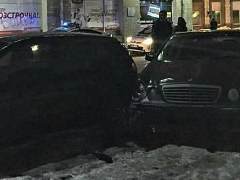 Пьяный водитель устроил тройное ДТП в Харькове (ФОТО)