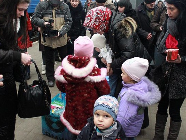 Почти четыре миллиона украинцев на Донбассе нуждаются в гуманитарной помощи — ЕС