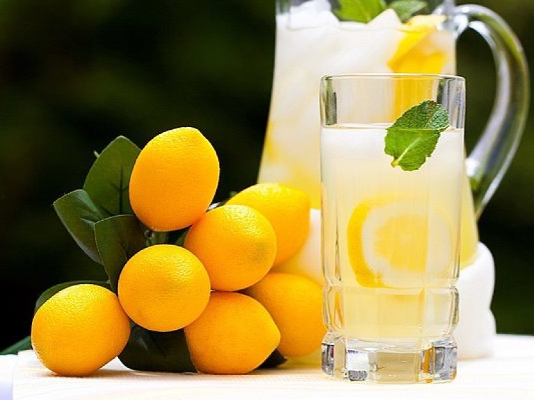 Настойка из крапивы и лимона поможет избавиться от анемии (РЕЦЕПТ)