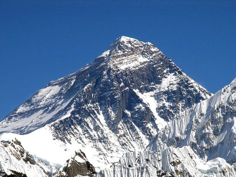 Ученые подозревают проседание Эвереста из-за позапрошлогоднего землетрясения в Непале