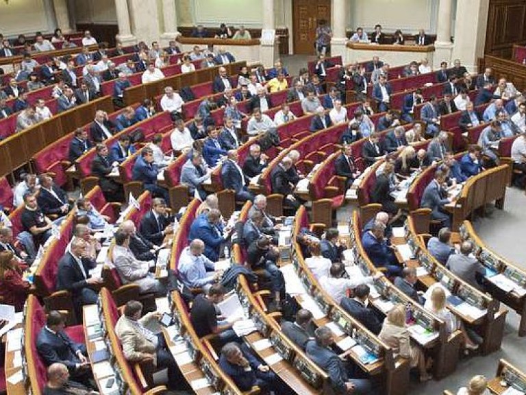 Массовый выход депутатов из БПП запустит процесс досрочных выборов в Раду – эксперт