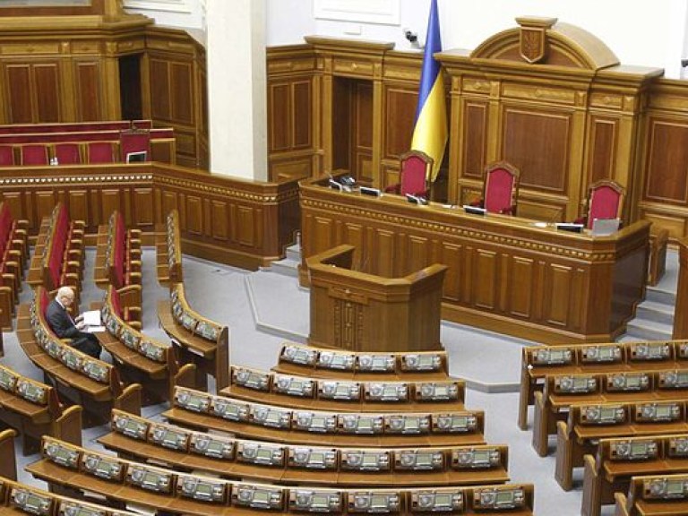 Не менее 10 народных депутатов планируют выход из коалиции