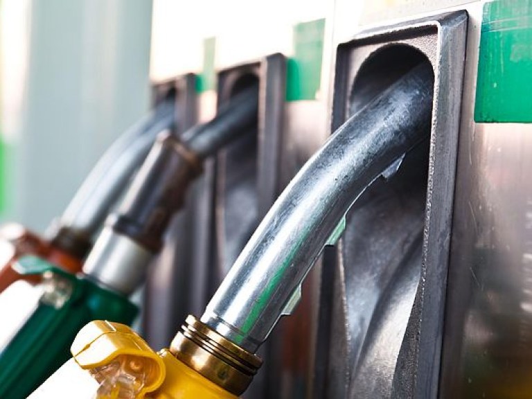 Розничная продажа бензина и дизтоплива в Украине в 2016 году упала на 12%