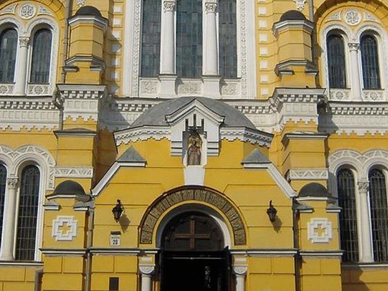 В Киеве во Владимирском соборе произошла массовая драка (ФОТО)