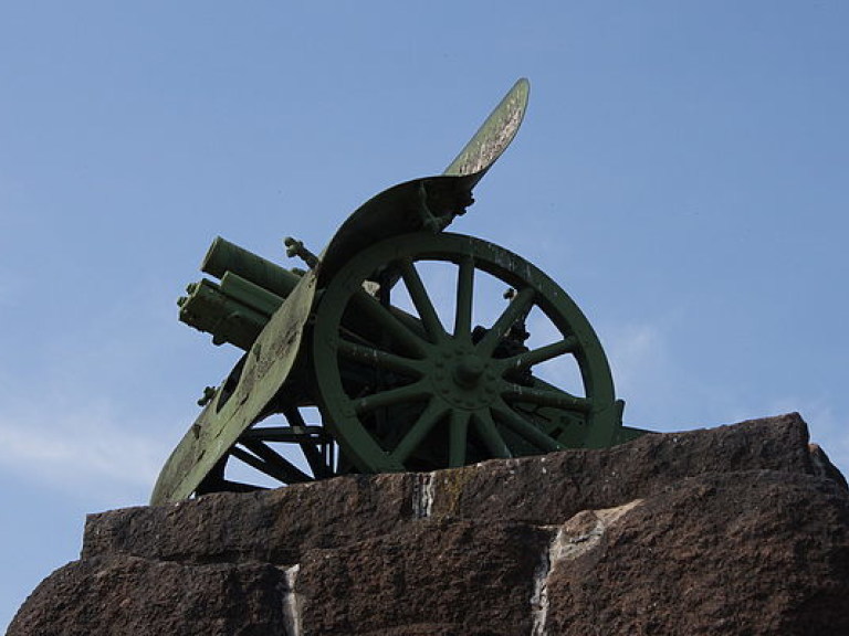 В Киеве возле метро «Арсенальная» намерены демонтировать памятник-пушку